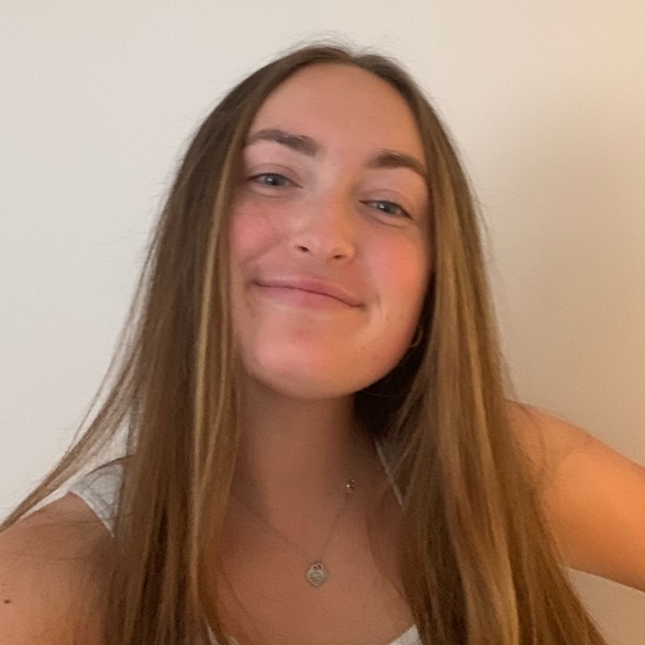 Meet your Posher, Danielle - Picture 1 of 1
